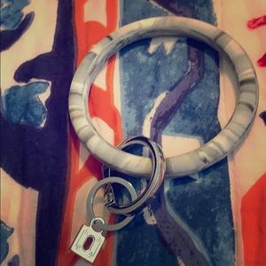 Black and grey and white O-venture key ring